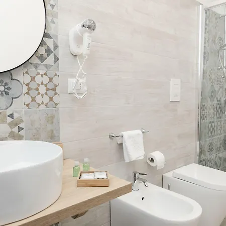 Fladi House Pensionat 4*